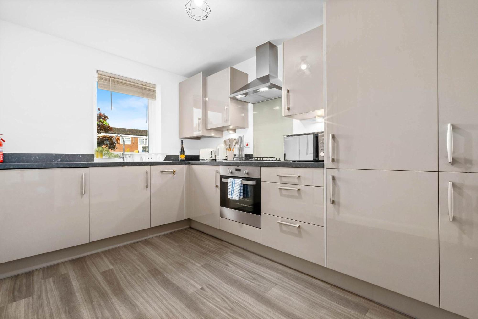 Lavish 3 Bedroom House With Ensuite And Parking By Azura Nights Birmingham Bagian luar foto