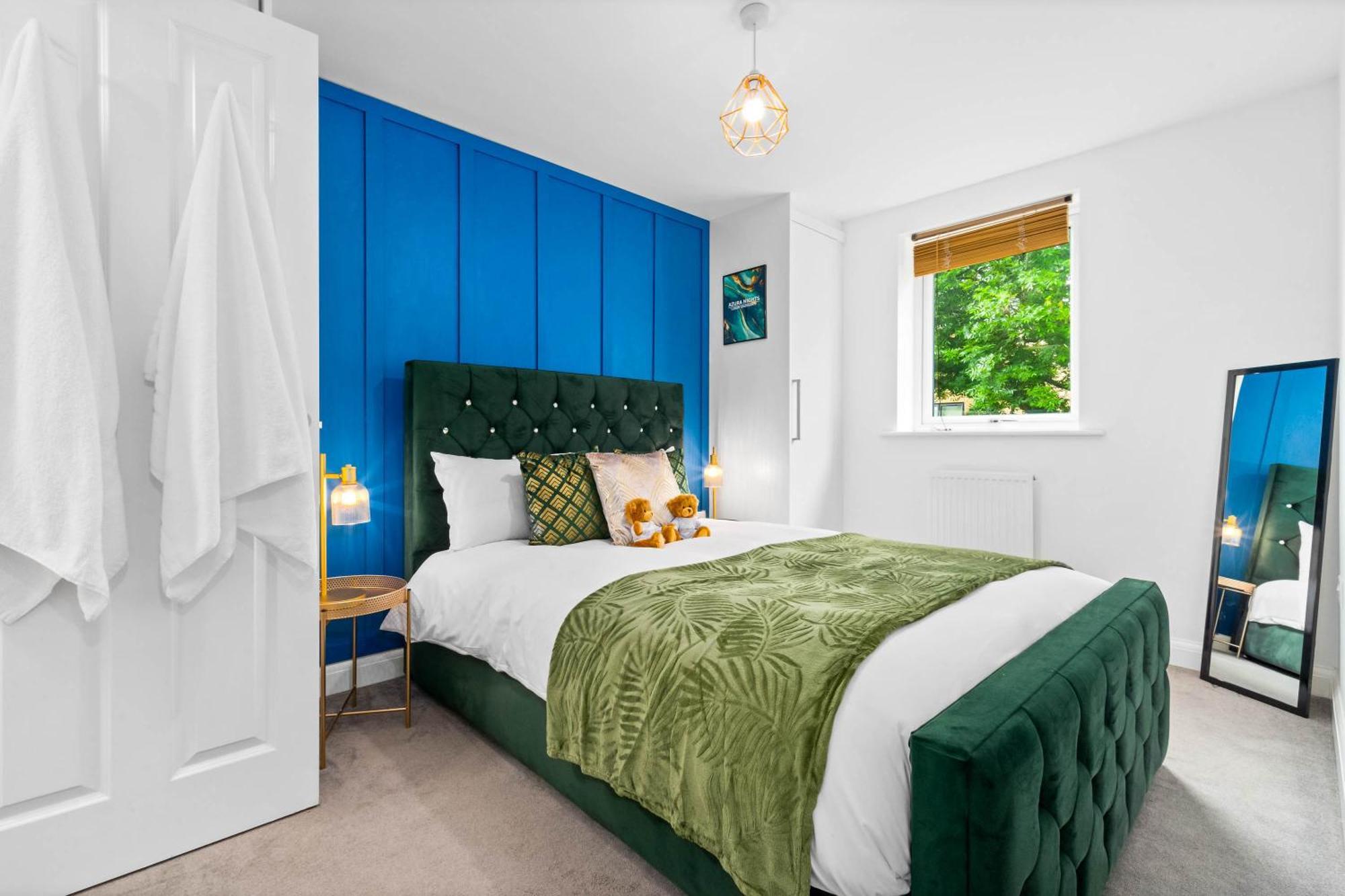 Lavish 3 Bedroom House With Ensuite And Parking By Azura Nights Birmingham Bagian luar foto