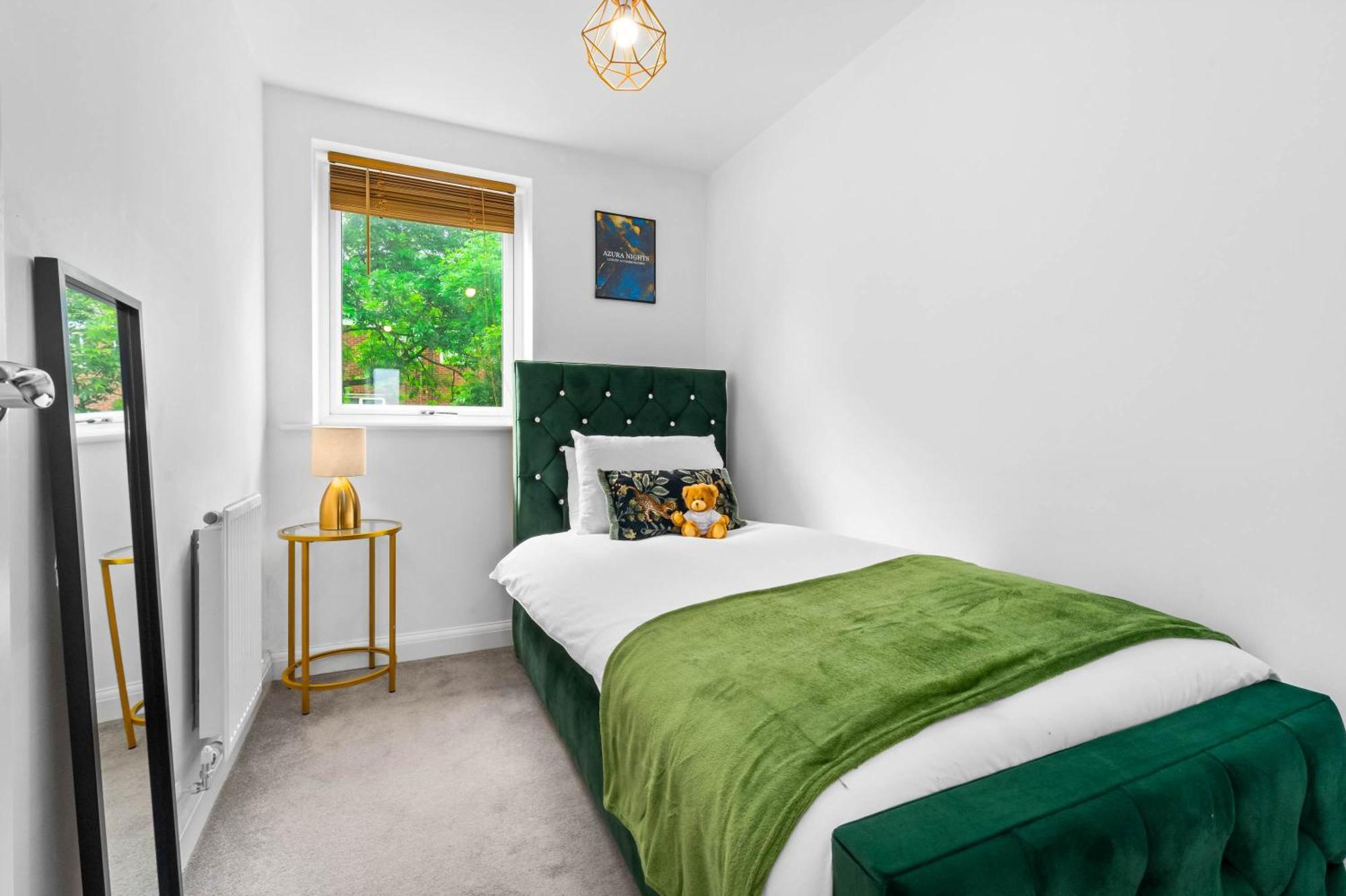 Lavish 3 Bedroom House With Ensuite And Parking By Azura Nights Birmingham Bagian luar foto