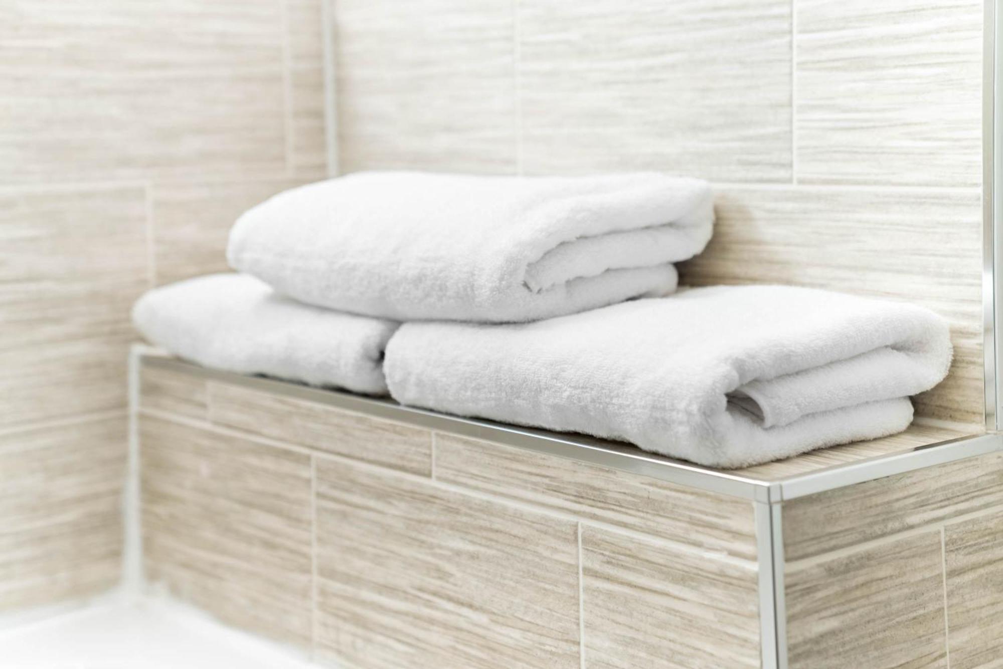 Lavish 3 Bedroom House With Ensuite And Parking By Azura Nights Birmingham Bagian luar foto